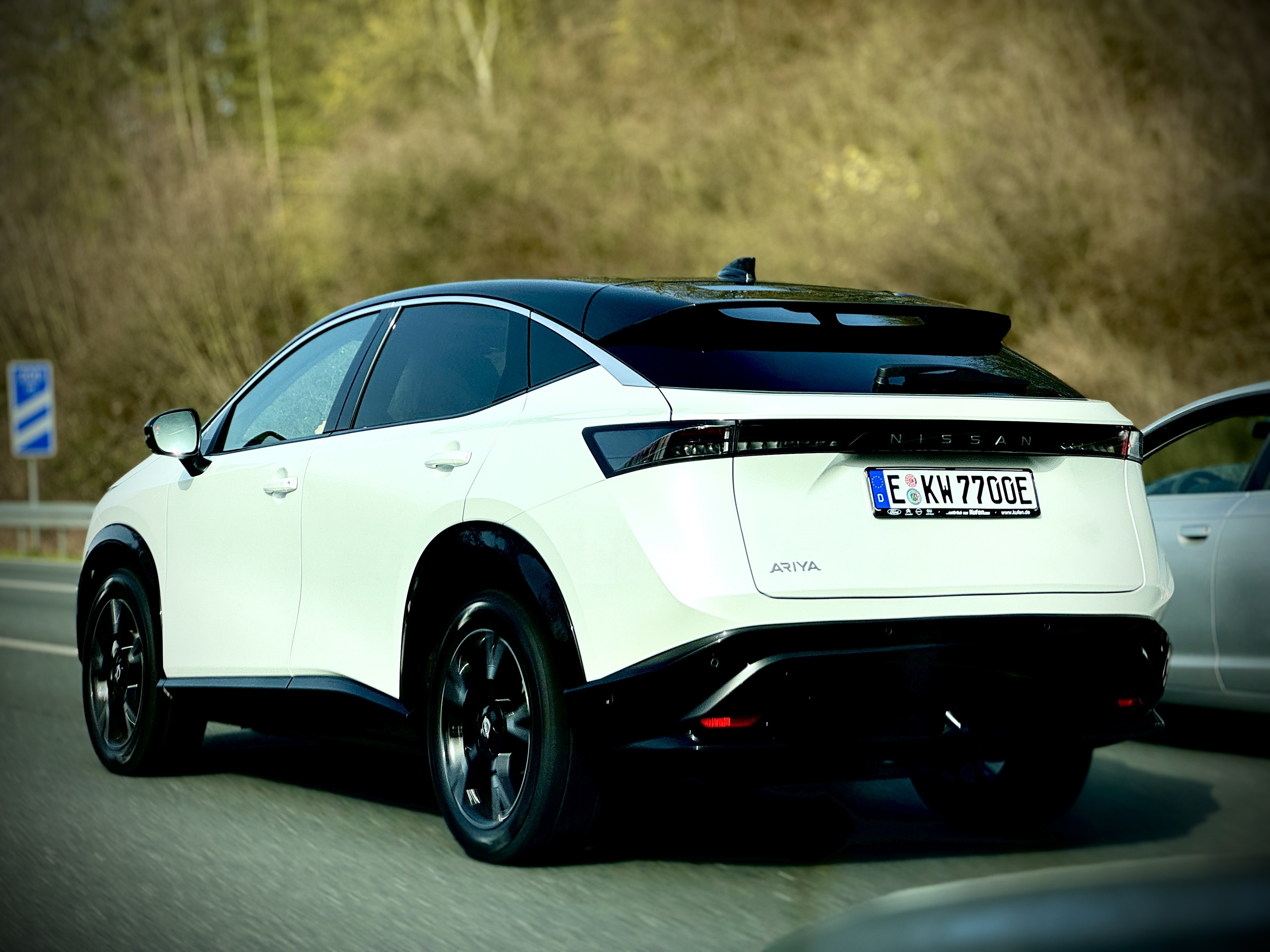 Seit Freitag einen der letzten Ariya's ergattert...